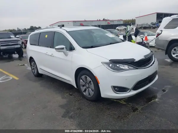 2C4RC1N79JR105220 2018 CHRYSLER PACIFICA - Image 1