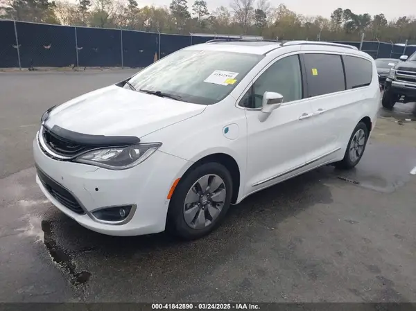 2C4RC1N79JR105220 2018 CHRYSLER PACIFICA - Image 2