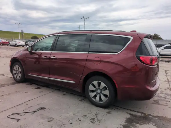 2C4RC1N79JR140372 2018 CHRYSLER PACIFICA - Image 2