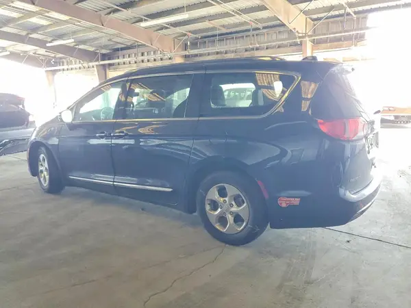 2C4RC1N79JR230136 2018 CHRYSLER PACIFICA - Image 2