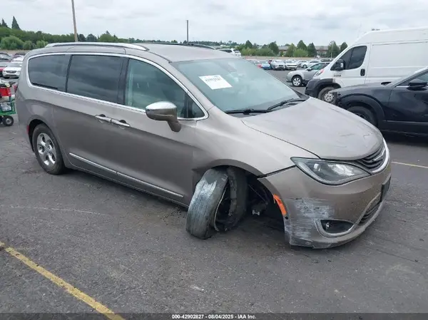 2C4RC1N79JR230475 2018 CHRYSLER PACIFICA - Image 1