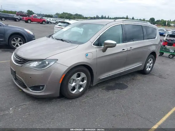 2C4RC1N79JR230475 2018 CHRYSLER PACIFICA - Image 2