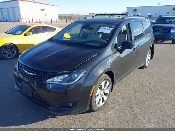 2C4RC1N79JR340622 2018 CHRYSLER PACIFICA - Image 2