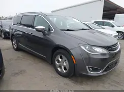 2C4RC1N79JR358814 2018 CHRYSLER PACIFICA
