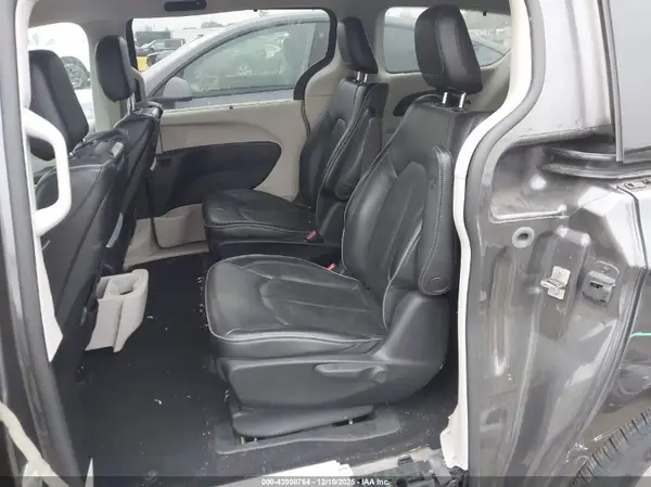 2C4RC1N79JR358814 2018 CHRYSLER PACIFICA - Image 8