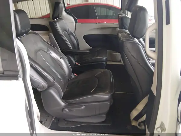 2C4RC1N79JR358926 2018 CHRYSLER PACIFICA - Image 8