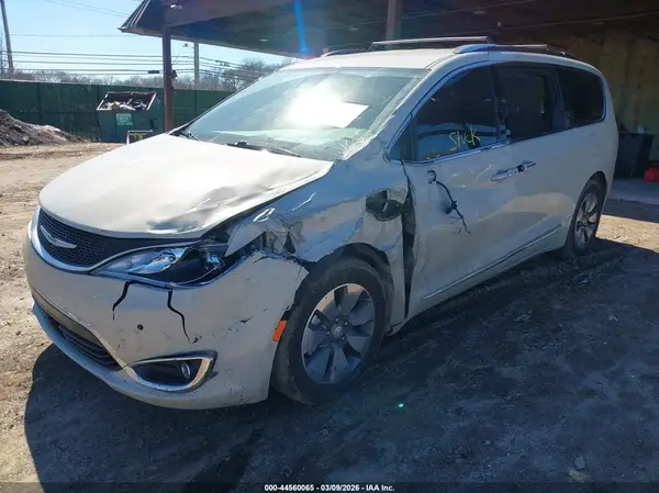 2C4RC1N79KR645457 2019 CHRYSLER PACIFICA - Image 2