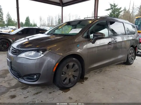 2C4RC1N79KR668771 2019 CHRYSLER PACIFICA - Image 2