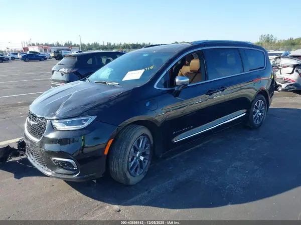 2C4RC1N79SR528395 2025 CHRYSLER PACIFICA - Image 2