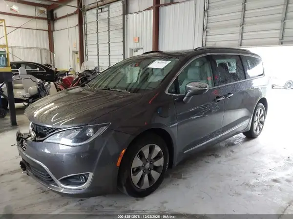 2C4RC1N7XHR709417 2017 CHRYSLER PACIFICA - Image 2