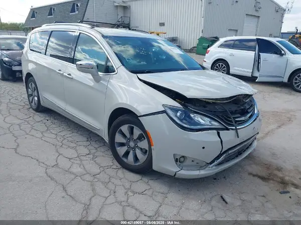 2C4RC1N7XHR723768 2017 CHRYSLER PACIFICA - Image 1