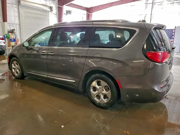 2C4RC1N7XJR175602 2018 CHRYSLER PACIFICA - Image 2