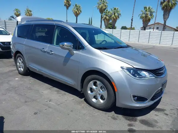 2C4RC1N7XJR229934 2018 CHRYSLER PACIFICA - Image 1