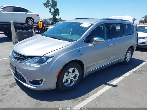2C4RC1N7XJR229934 2018 CHRYSLER PACIFICA - Image 2