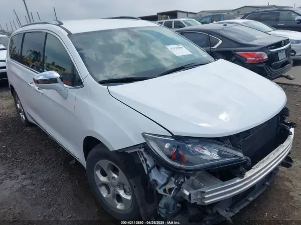 2C4RC1N7XJR293567 2018 CHRYSLER PACIFICA - Image 1