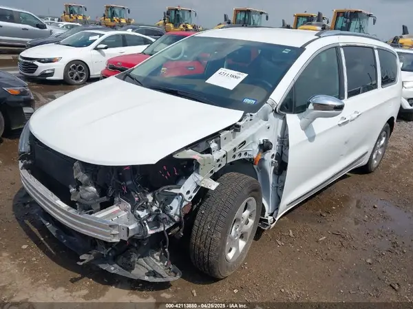 2C4RC1N7XJR293567 2018 CHRYSLER PACIFICA - Image 2