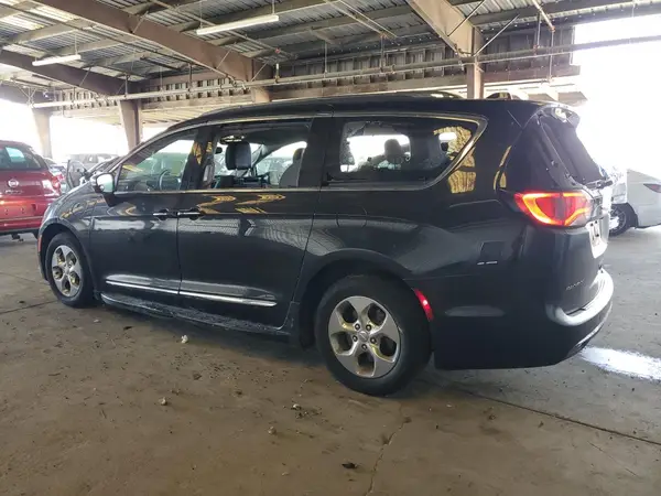2C4RC1N7XJR358790 2018 CHRYSLER PACIFICA - Image 2