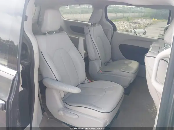 2C4RC1N7XKR526834 2019 CHRYSLER PACIFICA - Image 8