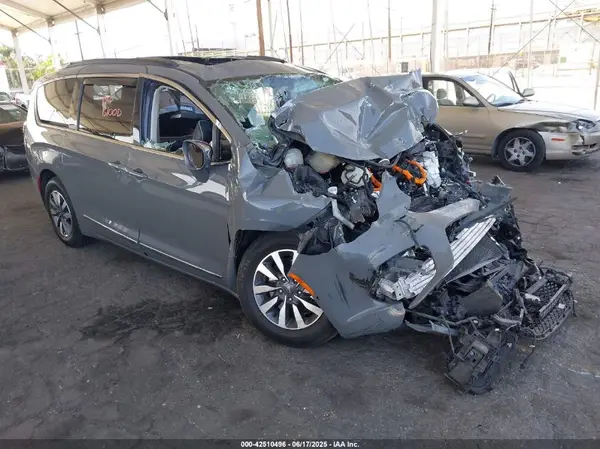 2C4RC1S70NR180141 2022 CHRYSLER PACIFICA - Image 1