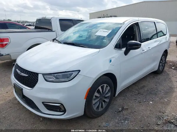 2C4RC1S70RR103971 2024 CHRYSLER PACIFICA - Image 2