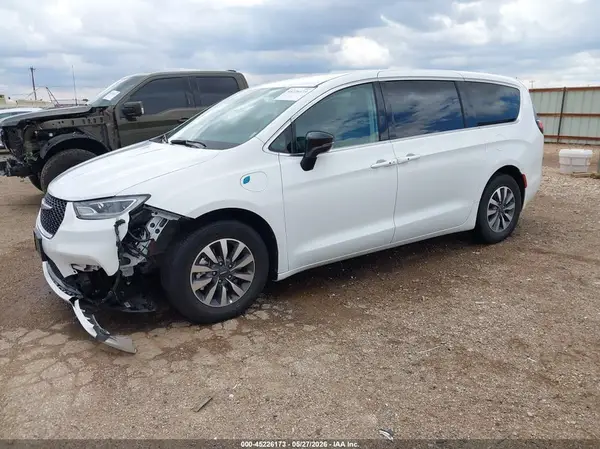 2C4RC1S70RR153642 2024 CHRYSLER PACIFICA - Image 2