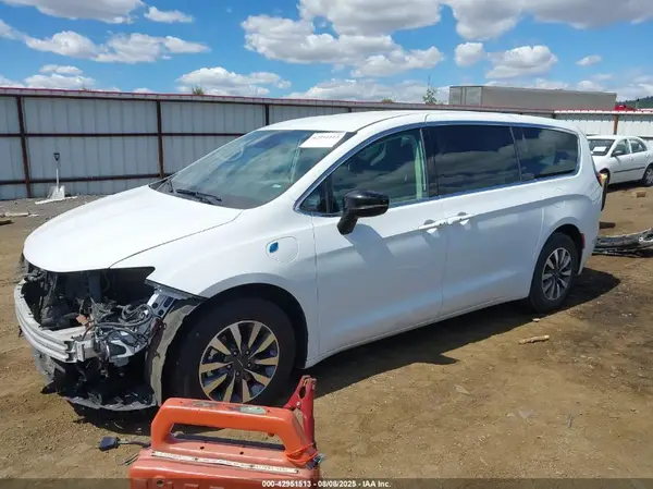 2C4RC1S70RR177973 2024 CHRYSLER PACIFICA - Image 2