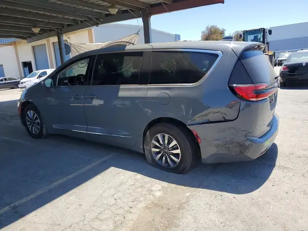 2C4RC1S71NR227614 2022 CHRYSLER PACIFICA - Image 2