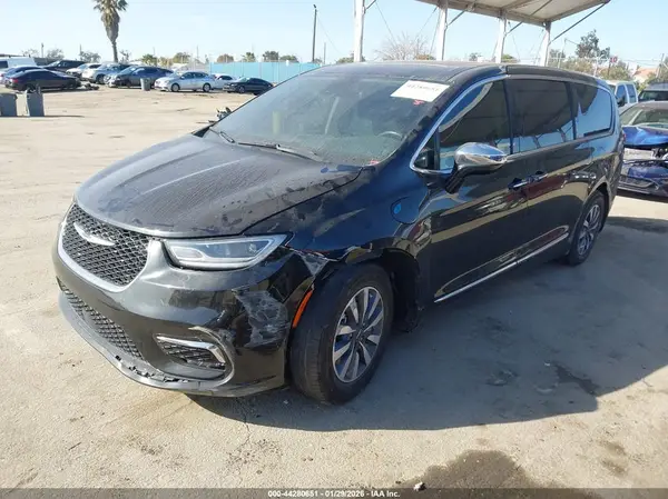 2C4RC1S71PR543792 2023 CHRYSLER PACIFICA - Image 2