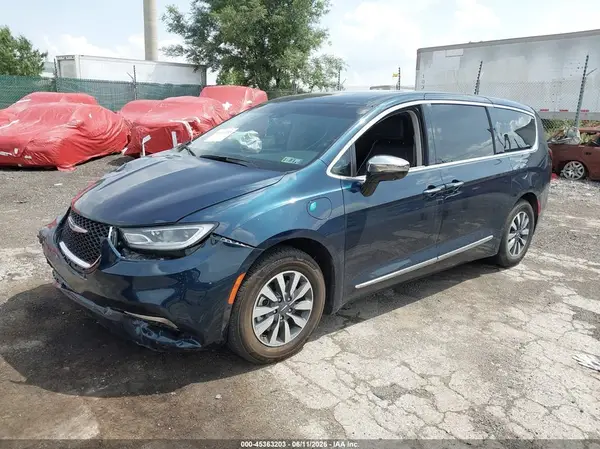 2C4RC1S71PR592569 2023 CHRYSLER PACIFICA - Image 2