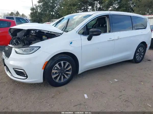 2C4RC1S71RR144657 2024 CHRYSLER PACIFICA - Image 2