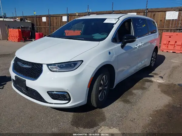 2C4RC1S71SR589261 2025 CHRYSLER PACIFICA - Image 2