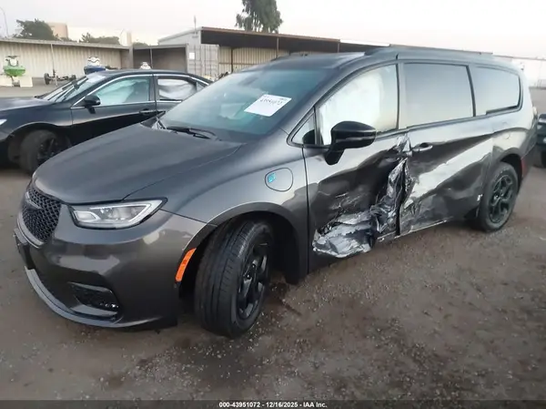 2C4RC1S72PR584349 2023 CHRYSLER PACIFICA - Image 2