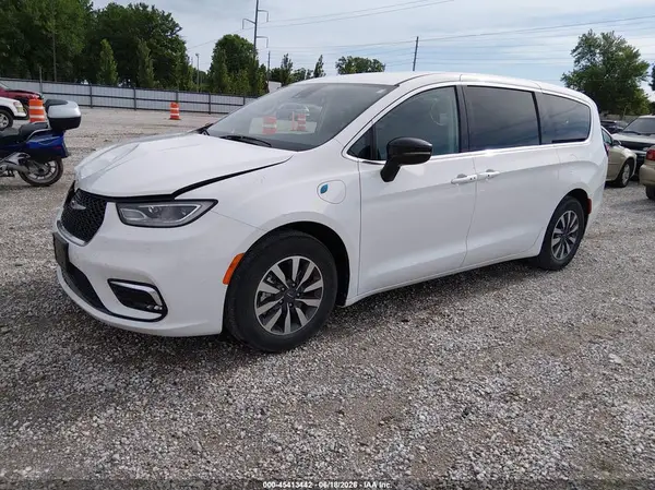 2C4RC1S72RR121890 2024 CHRYSLER PACIFICA - Image 2