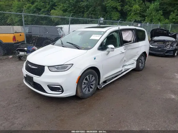 2C4RC1S73NR135646 2022 CHRYSLER PACIFICA - Image 2