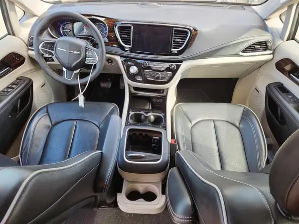 2C4RC1S73PR543146 2023 CHRYSLER PACIFICA - Image 8