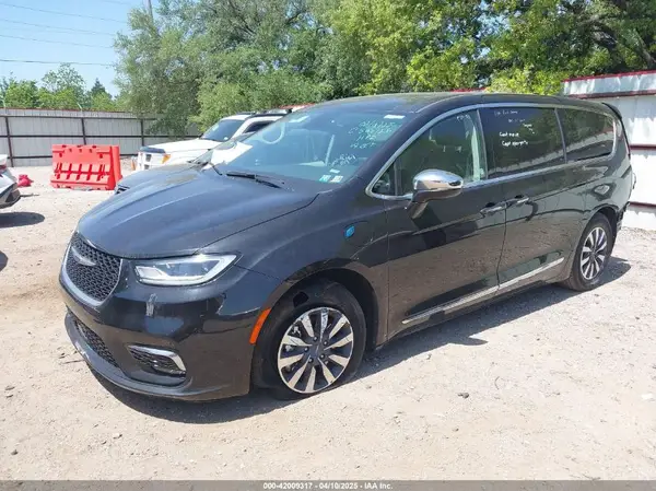 2C4RC1S73PR588684 2023 CHRYSLER PACIFICA - Image 2