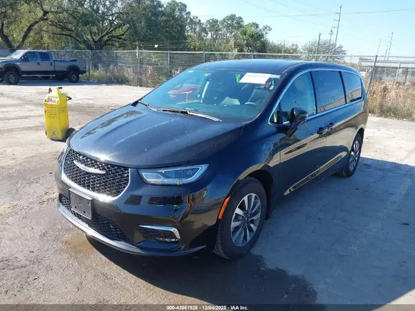 2C4RC1S73RR137645 2024 CHRYSLER PACIFICA - Image 2