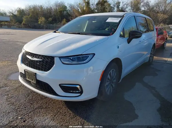 2C4RC1S73RR158155 2024 CHRYSLER PACIFICA - Image 2