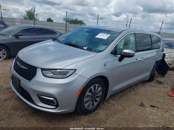 2C4RC1S74PR592372 2023 CHRYSLER PACIFICA - Image 2