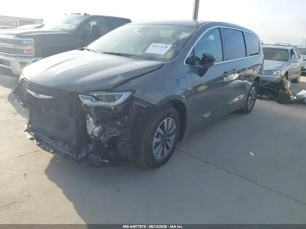 2C4RC1S74SR565679 2025 CHRYSLER PACIFICA - Image 2