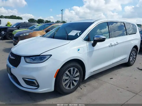 2C4RC1S75PR559106 2023 CHRYSLER PACIFICA - Image 2