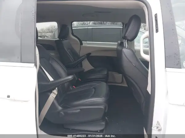 2C4RC1S75RR117851 2024 CHRYSLER PACIFICA - Image 8