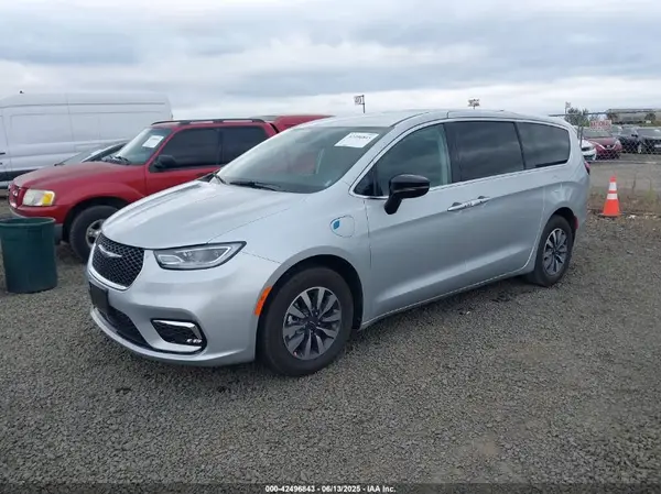 2C4RC1S75RR156715 2024 CHRYSLER PACIFICA - Image 2