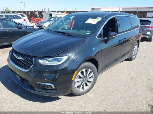 2C4RC1S75SR589117 2025 CHRYSLER PACIFICA - Image 2