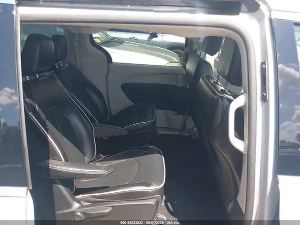 2C4RC1S76PR583981 2023 CHRYSLER PACIFICA - Image 8