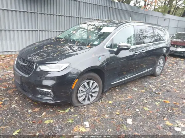 2C4RC1S76PR599596 2023 CHRYSLER PACIFICA - Image 2