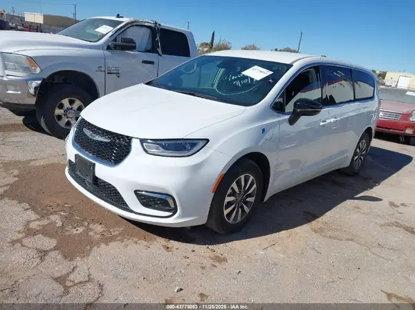 2C4RC1S76RR117955 2024 CHRYSLER PACIFICA - Image 2