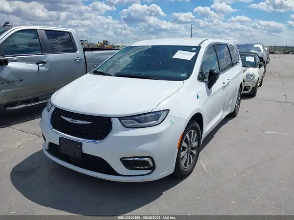 2C4RC1S76RR181235 2024 CHRYSLER PACIFICA - Image 2