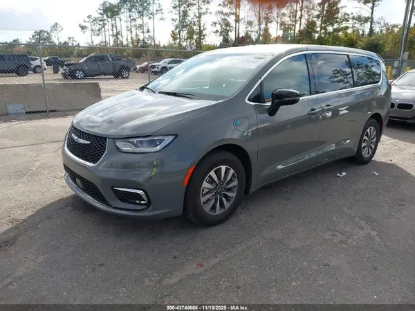2C4RC1S76SR565392 2025 CHRYSLER PACIFICA - Image 2