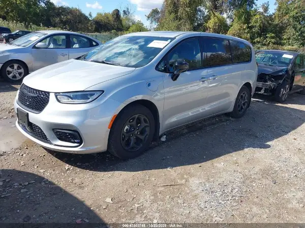 2C4RC1S77PR569930 2023 CHRYSLER PACIFICA - Image 2